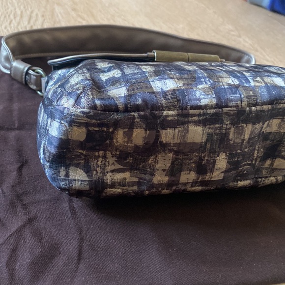 Coach Gold/Black mini shoulder Bag EUC - Picture 10 of 11